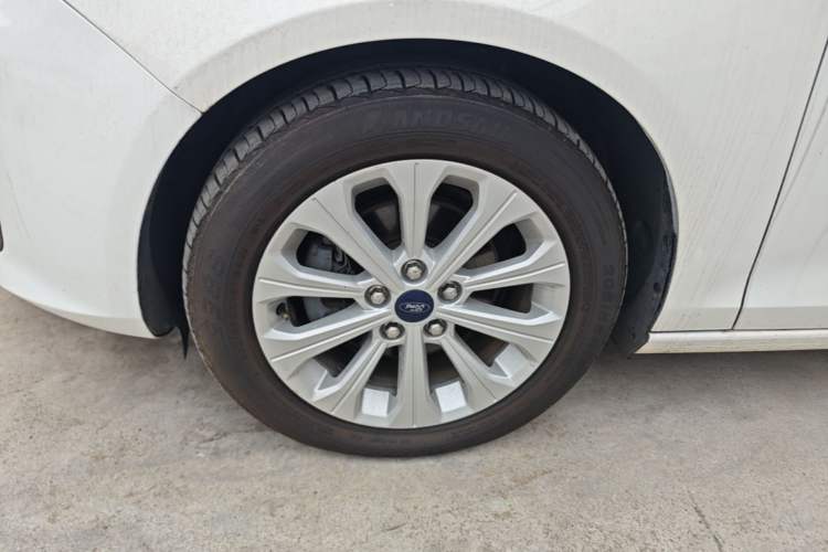 Used Ford Escort 2017 Happiness Edition 1.5L Automatic Fashion Version Left Front Wheel Hub
