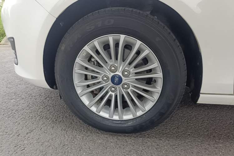 Used Ford Escort 2017 Revised Version 1.5L Manual Comfort Edition Left Front Wheel Hub