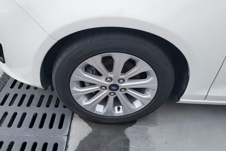 Used Ford Escort 2017 Happiness Edition 1.5L Automatic Fashion Version Left Front Wheel Hub