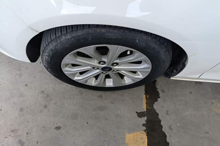 Used Ford Escort 2017 Happiness Edition 1.5L Automatic Fashion Version Left Front Wheel Hub