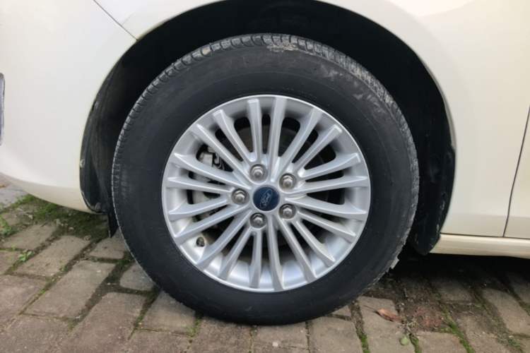Used Ford Escort 2017 Revised Version 1.5L Automatic Comfort Edition Left Front Wheel Hub
