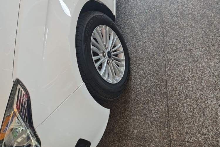 Used Ford Escort 2017 1.5L Automatic Comfort Model Left Front Wheel Hub