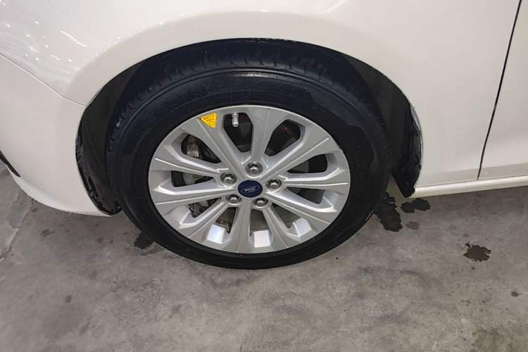 Used Ford Escort 2017 Happiness Edition 1.5L Automatic Fashion Version Left Front Wheel Hub