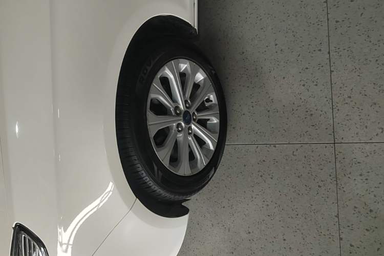 Used Ford Escort 2017 Happiness Edition 1.5L Automatic Fashion Version Left Front Wheel Hub