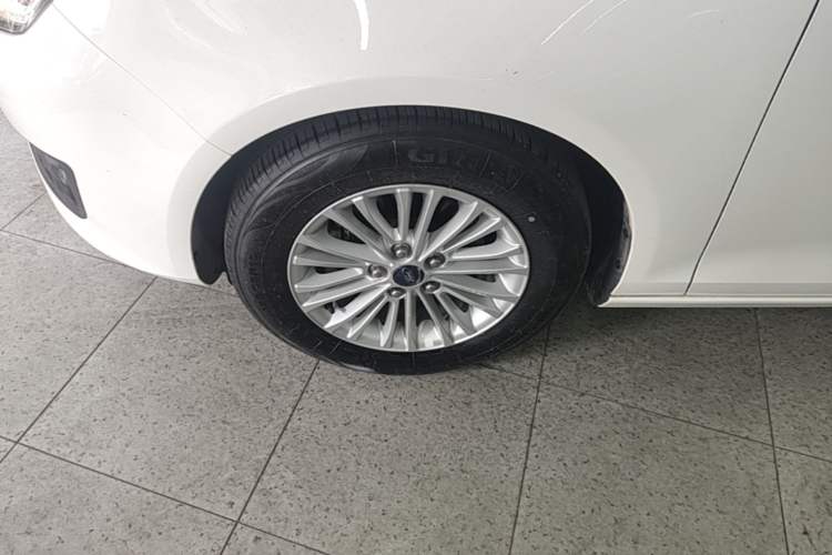 Used Ford Escort 2017 1.5L Automatic Comfort Model Left Front Wheel Hub