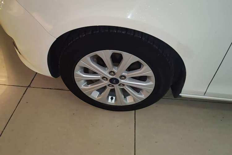 Used Ford Escort 2017 Happy Edition 1.5L Manual Fashion Model Left Front Wheel Hub