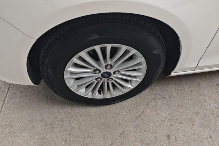 Used Ford Escort 2017 Revised Version 1.5L Automatic Comfort Edition Left Front Wheel Hub