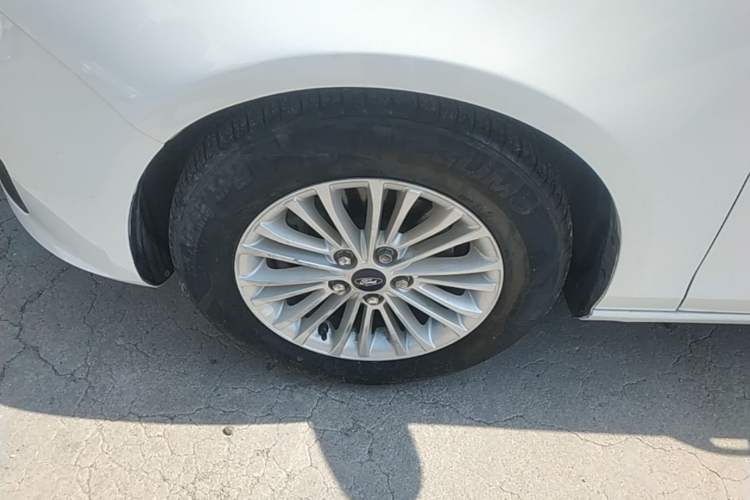 Used Ford Escort 2017 Revised Version 1.5L Manual Comfort Edition Left Front Wheel Hub