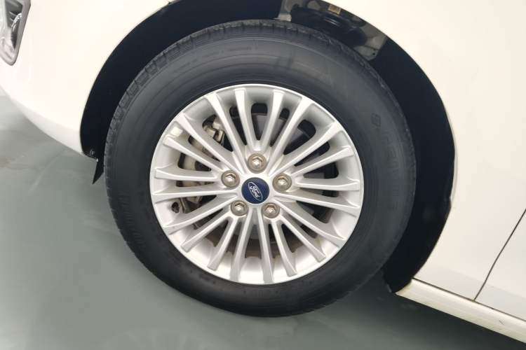Used Ford Escort 2017 1.5L Automatic Comfort Model Left Front Wheel Hub