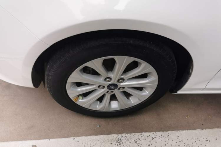 Used Ford Escort 2017 Happiness Edition 1.5L Automatic Fashion Version Left Front Wheel Hub