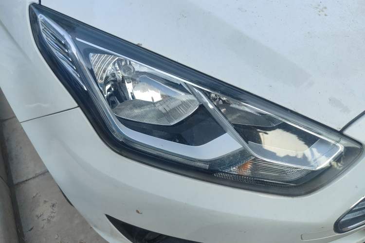 Used Ford Escort 2017 1.5L Manual Comfort Model Right Front Headlight