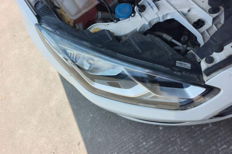Used Ford Escort 2017 Revised Version 1.5L Automatic Comfort Edition Right Front Headlight