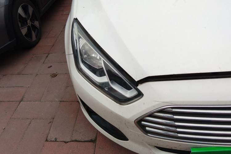 Used Ford Escort 2017 Happiness Edition 1.5L Automatic Fashion Version Right Front Headlight