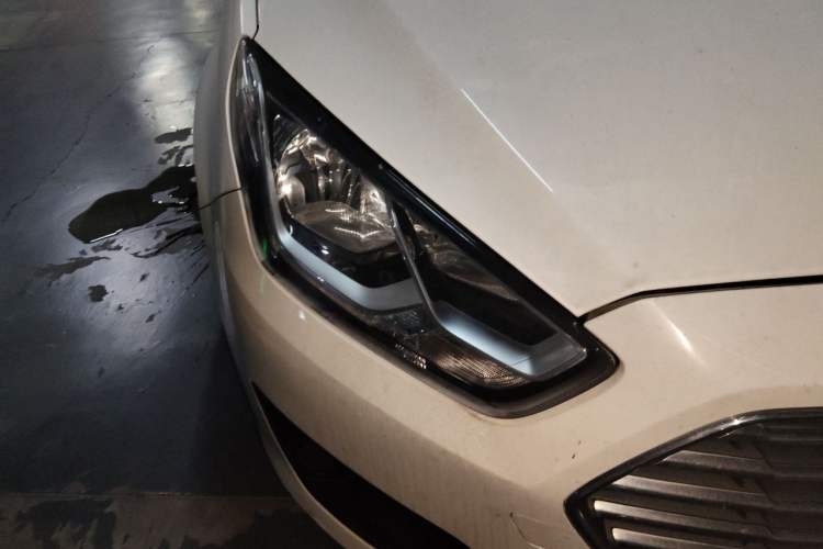 Used Ford Escort 2017 Happiness Edition 1.5L Automatic Fashion Version Right Front Headlight