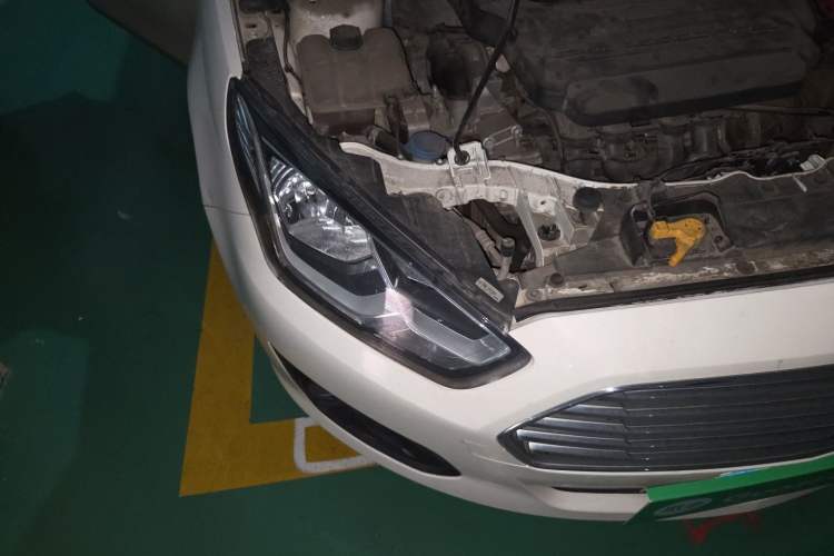 Used Ford Escort 2017 1.5L Automatic Comfort Model Right Front Headlight