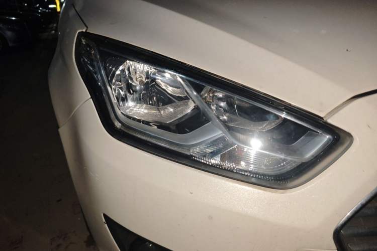 Used Ford Escort 2017 Happiness Edition 1.5L Automatic Fashion Version Right Front Headlight