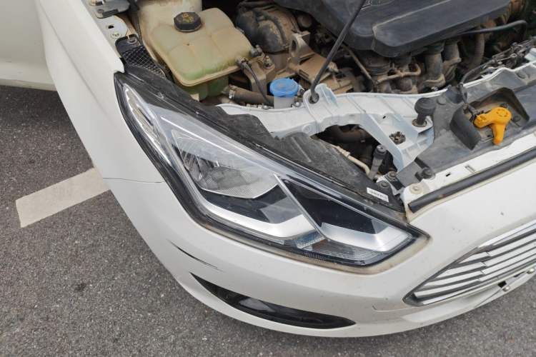 Used Ford Escort 2017 1.5L Automatic Comfort Model Right Front Headlight