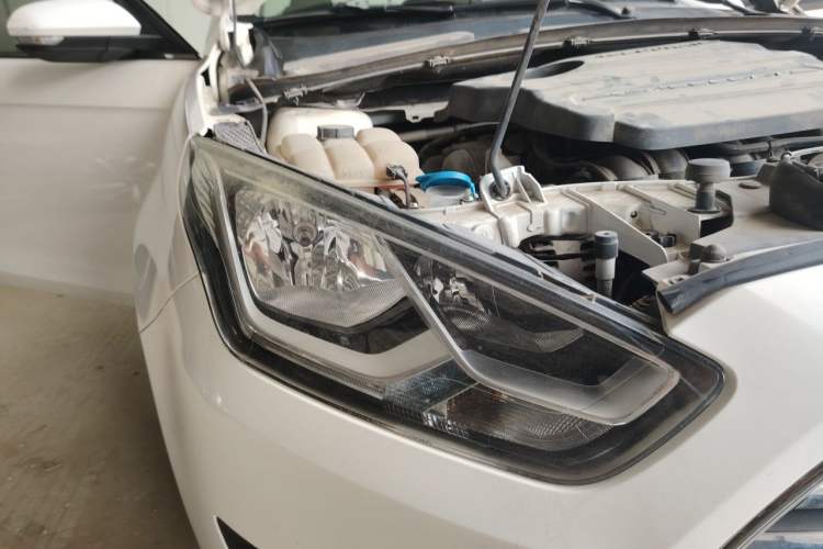 Used Ford Escort 2017 Happy Edition 1.5L Manual Fashion Model Right Front Headlight