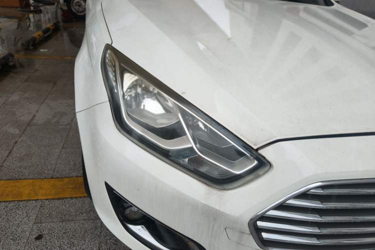 Used Ford Escort 2017 1.5L Automatic Comfort Model Right Front Headlight
