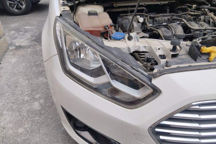 Used Ford Escort 2017 Happiness Edition 1.5L Automatic Fashion Version Right Front Headlight