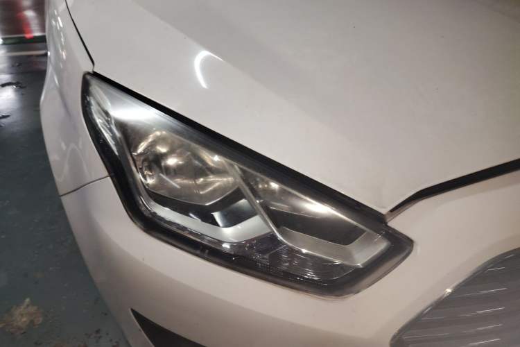 Used Ford Escort 2017 Happiness Edition 1.5L Automatic Fashion Version Right Front Headlight