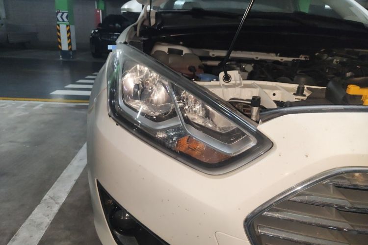 Used Ford Escort 2017 Happiness Edition 1.5L Automatic Fashion Version Right Front Headlight