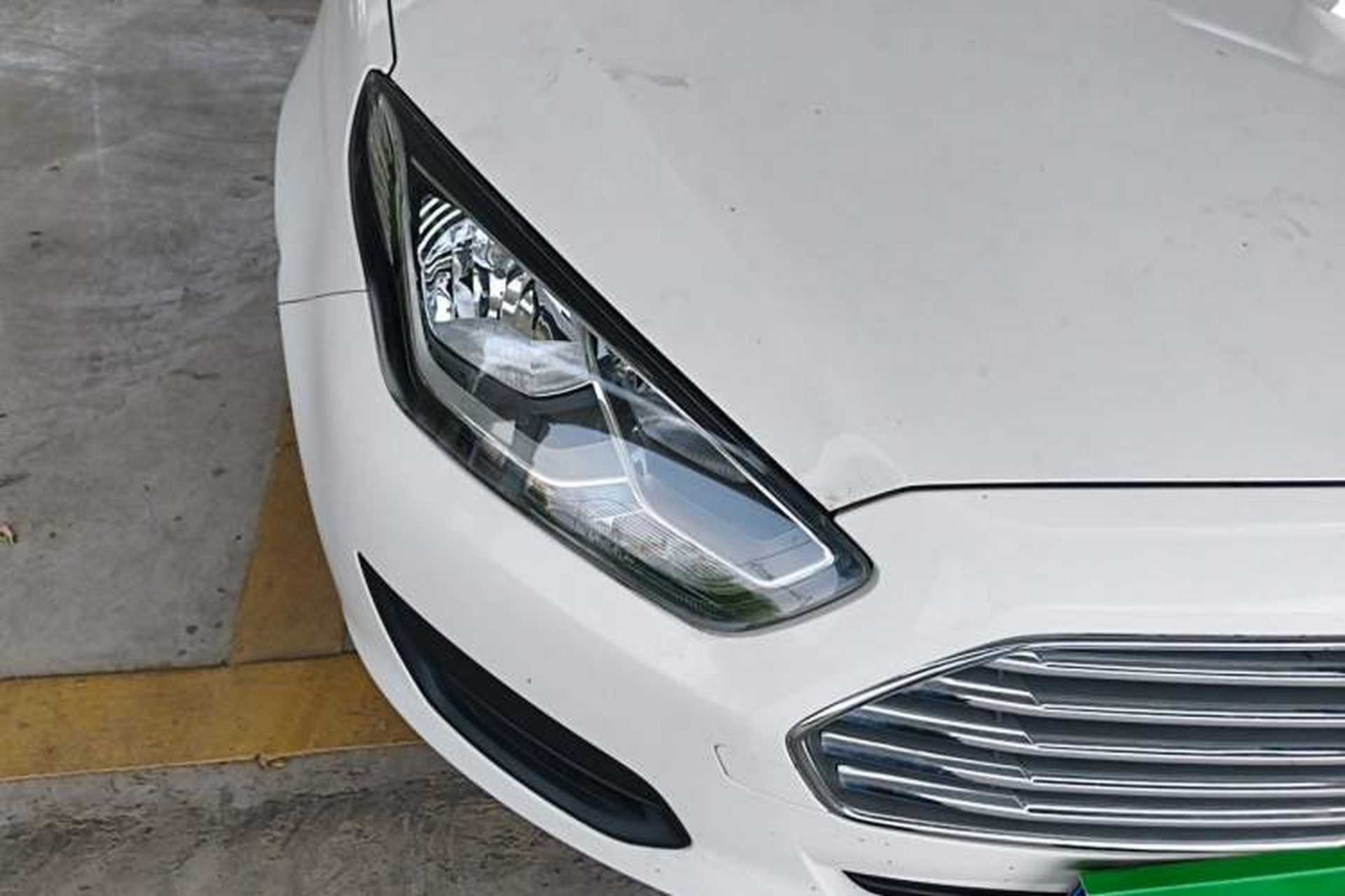 Used Ford Escort 2017 Revised Version 1.5L Manual Comfort Edition Right Front Headlight