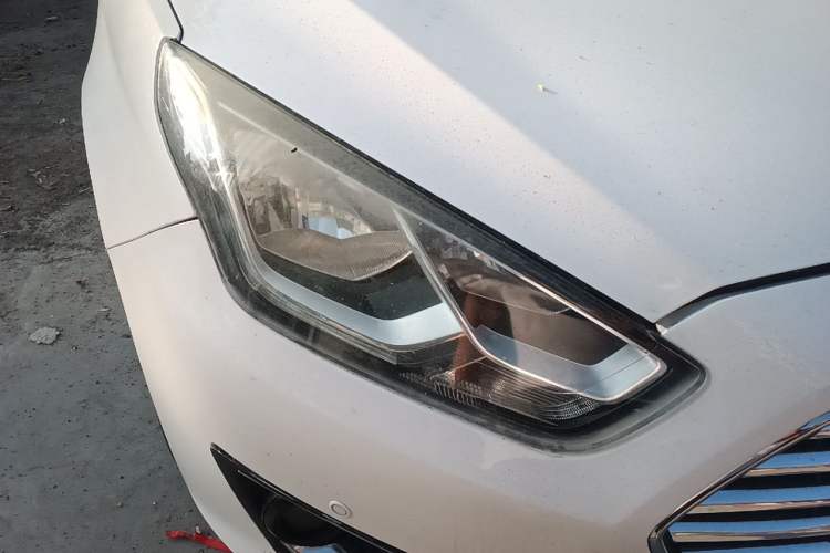 Used Ford Escort 2017 Happiness Edition 1.5L Automatic Fashion Version Right Front Headlight
