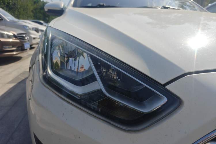 Used Ford Escort 2017 Happiness Edition 1.5L Automatic Fashion Version Right Front Headlight