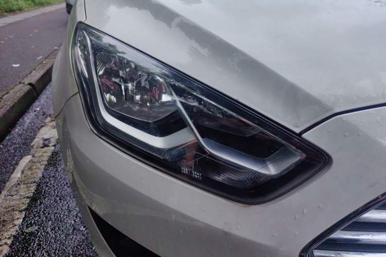 Used Ford Escort 2017 Happiness Edition 1.5L Automatic Fashion Version Right Front Headlight