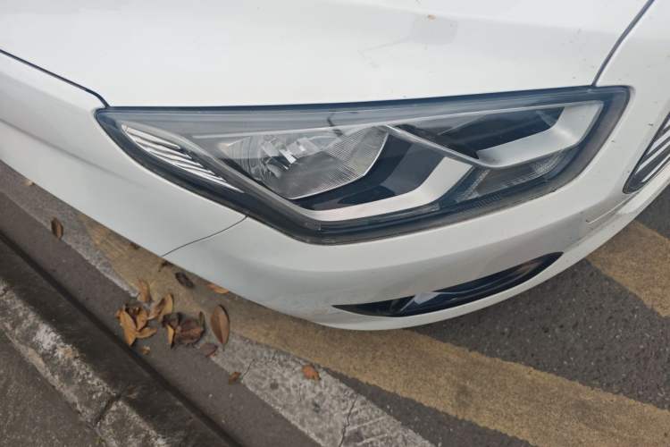Used Ford Escort 2017 Happiness Edition 1.5L Automatic Fashion Version Right Front Headlight