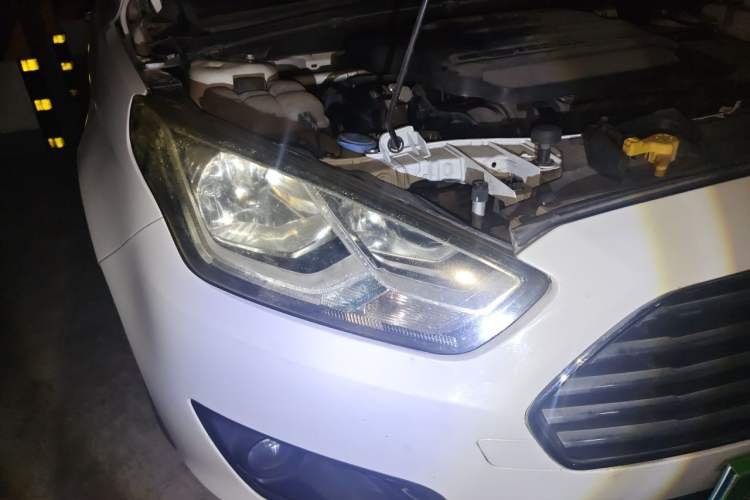 Used Ford Escort 2017 Happy Edition 1.5L Manual Fashion Model Right Front Headlight