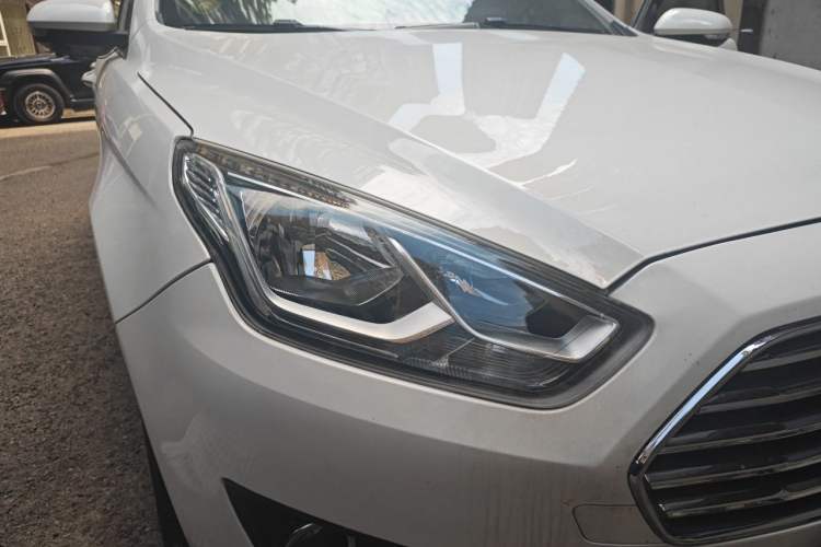 Used Ford Escort 2017 Happiness Edition 1.5L Automatic Fashion Version Right Front Headlight