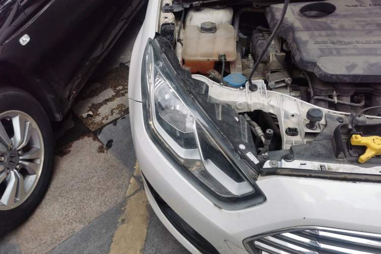Used Ford Escort 2017 Happiness Edition 1.5L Automatic Fashion Version Right Front Headlight