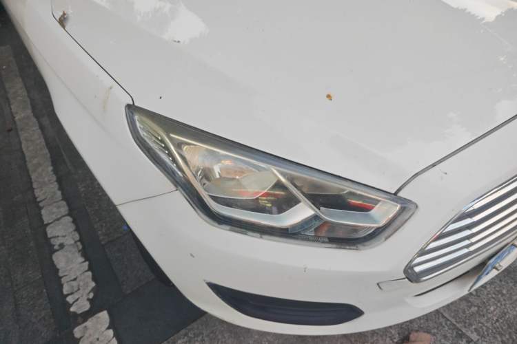 Used Ford Escort 2017 1.5L Automatic Comfort Model Right Front Headlight