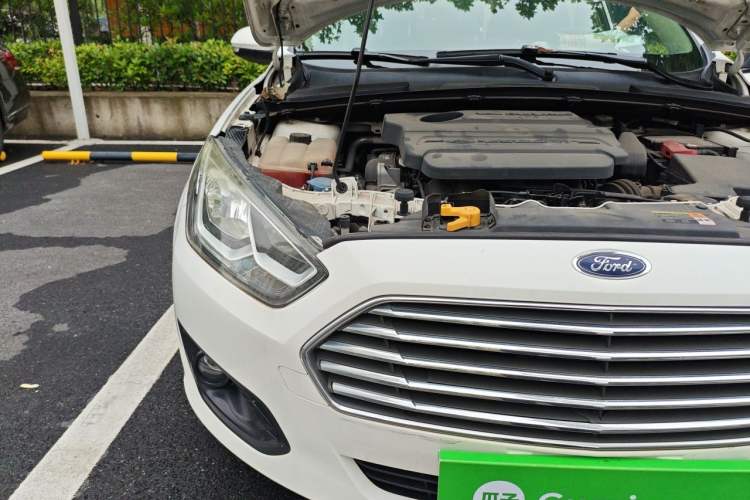 Used Ford Escort 2017 1.5L Automatic Comfort Model Right Front Headlight