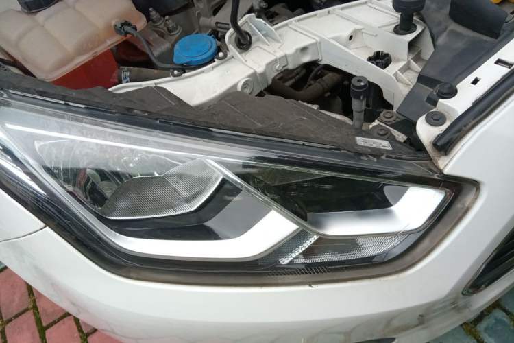 Used Ford Escort 2017 Revised Version 1.5L Manual Comfort Edition Right Front Headlight