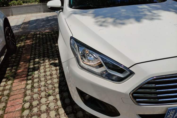 Used Ford Escort 2017 Happiness Edition 1.5L Automatic Fashion Version Right Front Headlight