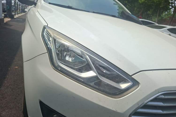 Used Ford Escort 2017 Happy Edition 1.5L Manual Fashion Model Right Front Headlight