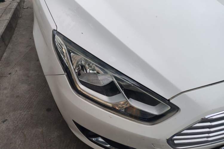 Used Ford Escort 2017 Happiness Edition 1.5L Automatic Fashion Version Right Front Headlight