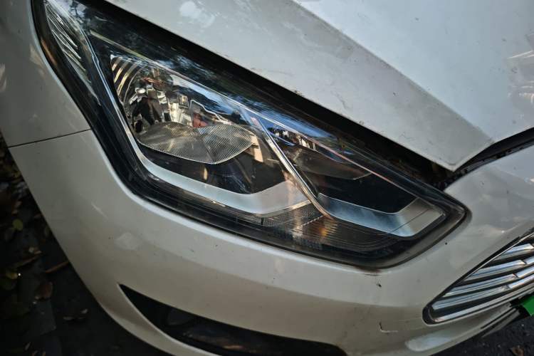 Used Ford Escort 2017 Happiness Edition 1.5L Automatic Fashion Version Right Front Headlight