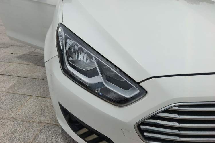 Used Ford Escort 2017 Happiness Edition 1.5L Automatic Fashion Version Right Front Headlight