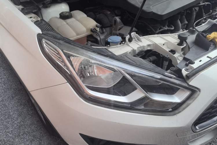 Used Ford Escort 2017 Happy Edition 1.5L Manual Fashion Model Right Front Headlight