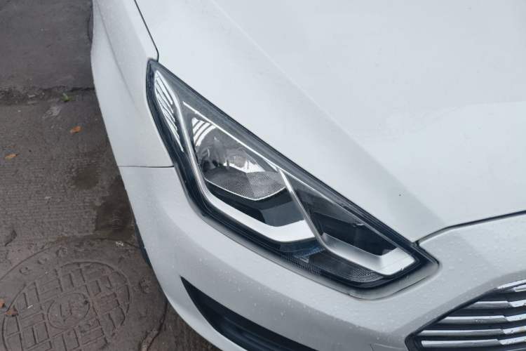 Used Ford Escort 2017 Revised Version 1.5L Manual Comfort Edition Right Front Headlight