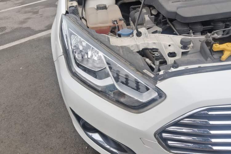 Used Ford Escort 2017 1.5L Automatic Comfort Model Right Front Headlight