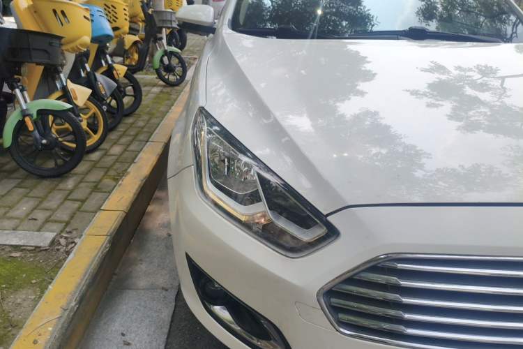 Used Ford Escort 2017 Happiness Edition 1.5L Automatic Fashion Version Right Front Headlight