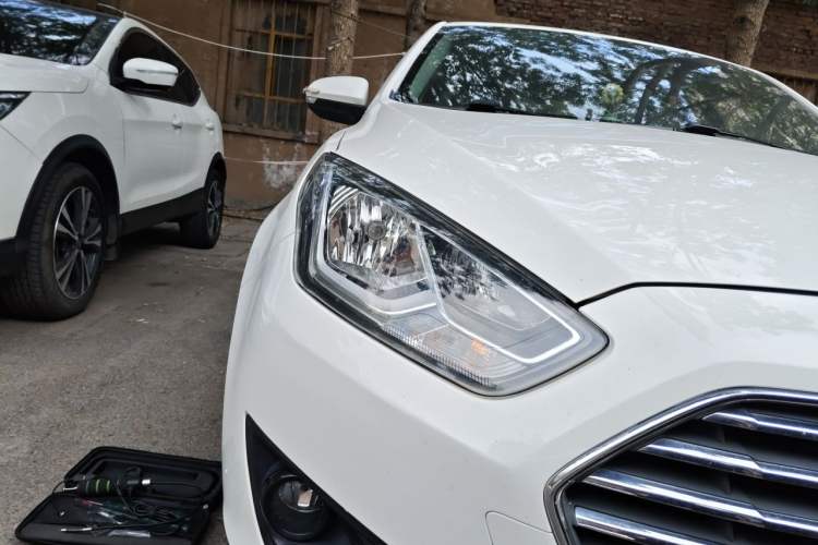 Used Ford Escort 2017 Happiness Edition 1.5L Automatic Fashion Version Right Front Headlight