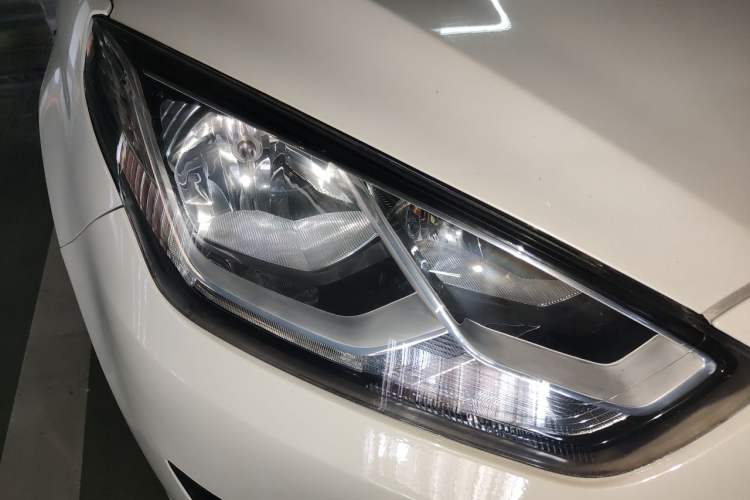 Used Ford Escort 2017 Happiness Edition 1.5L Automatic Fashion Version Right Front Headlight