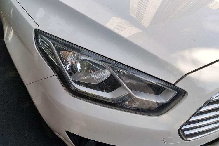 Used Ford Escort 2017 1.5L Automatic Comfort Model Right Front Headlight