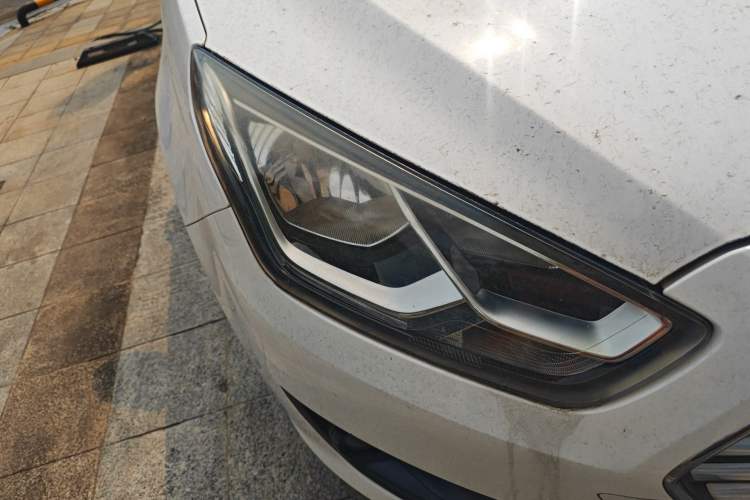 Used Ford Escort 2017 Happiness Edition 1.5L Automatic Fashion Version Right Front Headlight